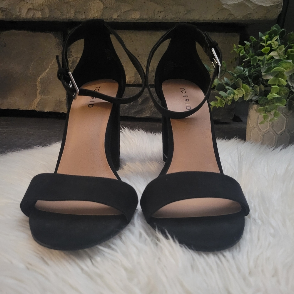 TORRID TWO STRAP TAPERED HEEL SANDAL SIZE 8.5 WIDE - Picture 4 of 12